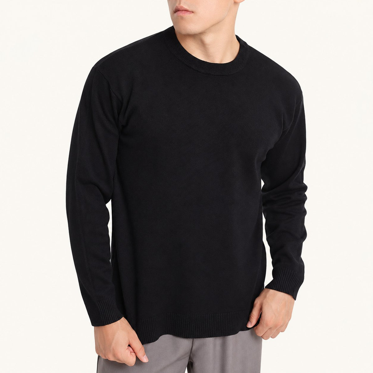 Men's Minimalist Crew Neck Sweater with Ribbed Cuffs — Black main